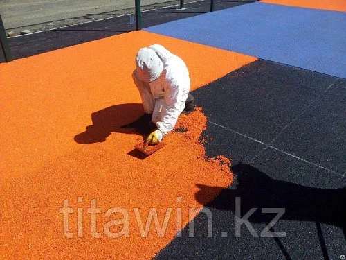 Укладка покрытия из резиновой крошки 3см
