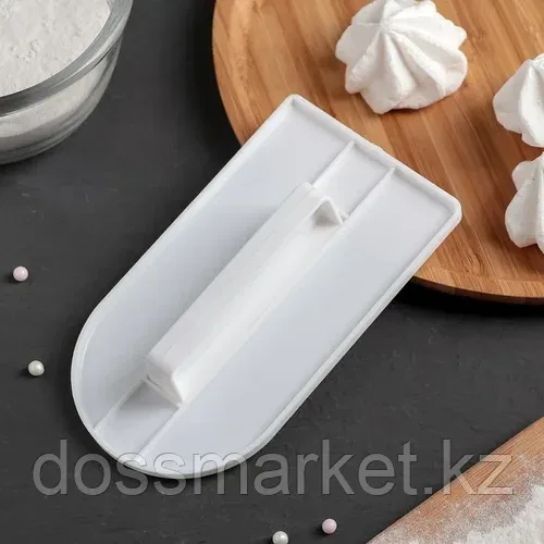 Скребок кондитерский, 15×8×3 см, с ручкой